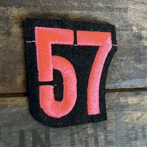 【USA vintage】ワッペン　57 ピンク　背番号　ナンバープレート　数字　アメリカ　ビンテージ　パッチ_画像3