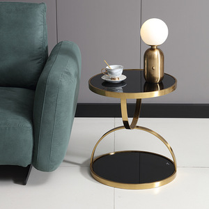 強化ガラス天板とゴールドチタンフレームのサイドテーブル おしゃれ かわいい インテリア 家具 コーヒーテーブル エンドテーブル 未使用