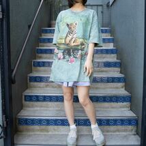 USA VINTAGE THE MOUNTAIN BABY TIGER PRINT TIE DYE DESIGN T SHIRT/アメリカ古着トラの赤ちゃんプリントタイダイデザインTシャツ_画像2