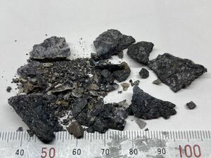 クロム鉄鉱　福岡県龍王山産　ガラです。国産鉱物　原石