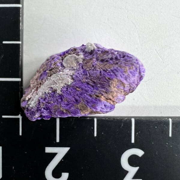 【E20957】レア 珍しい針状結晶 高品質 スギライト 杉石 原石 南アフリカ産 Sugilite 天然石 鉱物 パワーストーン