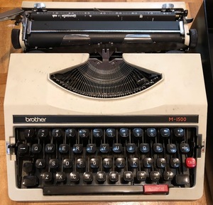 [* Junk *] Brother Brother typewriter M-1500 with cover present condition goods [* commodity explanation obligatory reading *] antique Showa Retro 