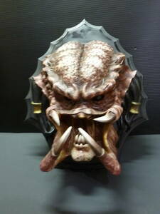  Predator objet d'art ( face ) height 36cm collection emission 