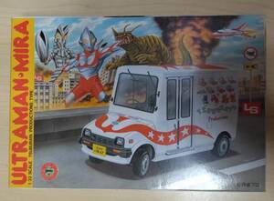  L es plastic model 1/32 Ultraman * Mira Daihatsu Walk Through van LS CAR ULTRAMAN DAIHATSU MIRA Multi-stop truck model kit