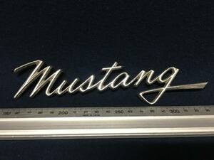 FORD mustang フォード ムスタング マスタング エンブレム マーク 鉄製 金属 完品 珍品 アメ車 旧車 中古 部品 キーホルダー 予備用 欠品用