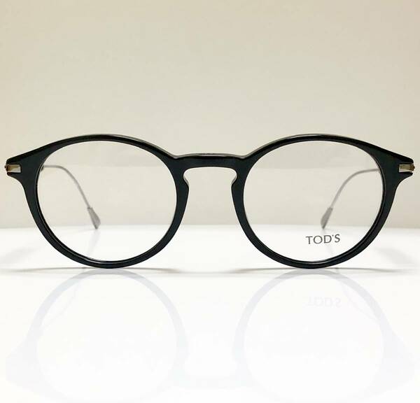 TOD'S イタリア製 黒 メガネ 純正ケースとクロス付き トッズ | 正規新品・未使用 | TODS キーホール型