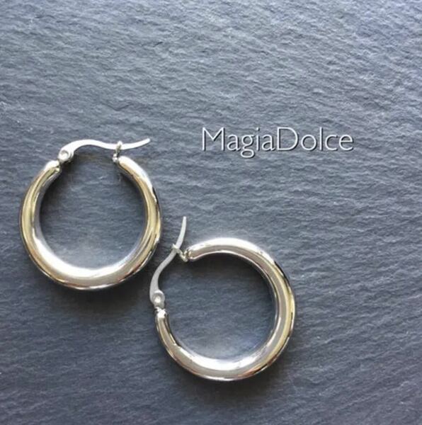 送料無料*MagiaDolce 5282silver 26mm シルバーピアス フープピアス ステンレスピアス シンプル 定番ピアス 男女ペア可能 デイリー