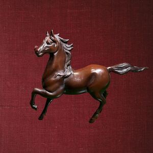 （中古品）馬の置物　美術床置　金属工芸　インテリア　オブジェ　アンティーク。