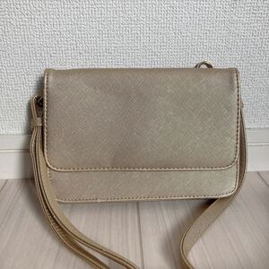  Earth Music and ecology lady's diagonal .. shoulder bag party bag pochette leather Gold on goods brand 