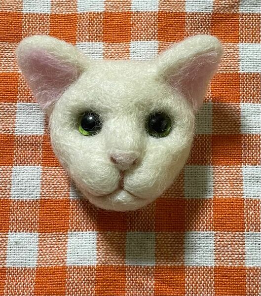 羊毛フェルト白猫ちゃんのお顔