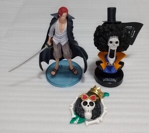 マンガONE PIECE 3点ワンピース台板付フィギュア大海賊 四皇シャンクス&ソウル キング麦わらの一味ブルックの頭×2マグネット付1アニメ漫画