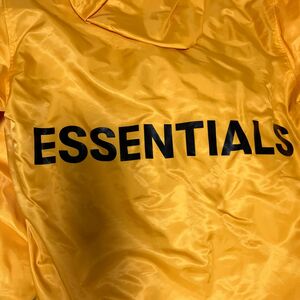 essentialsナイロンパーカー