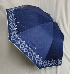 ( せ-A1-936 )　ジャンプ式　折りたたみ傘　雨傘　猫　ネコ　花柄　折り畳み　ネイビー　ブルー　紺色　青　中古