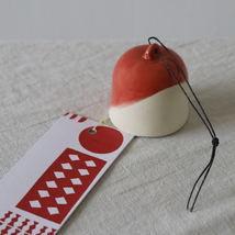 １０００円からスタート　anvai 日本の夏 優しい音色の 風鈴 呼び鈴 陶器 赤 M74B_画像2