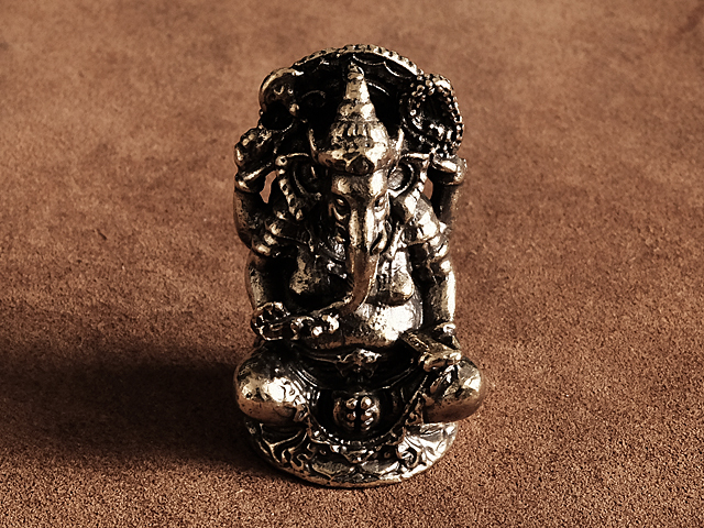 Messingornament (Ganesha), Hindu-Gott, Messing-Elefant, Buddha-Statue, Amulett, Objekt, Figur, Skulptur, Innenraum, Indien, asiatischer Ethno, verschiedene Waren, Schlüsselbund, handgefertigt