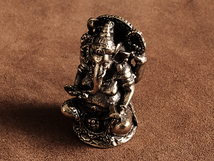真鍮 オーナメント（ガネーシャ）ヒンドゥー教 神様 ブラス 象 仏像 お守り オブジェ 置物 彫刻 インテリア インド アジアン エスニック_画像2