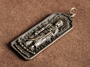 Art hand Auction Pendentif en laiton (Bouddha) Porte-clés avec petit double anneau Bouddha Kannon Statue de Bouddha Bouddhisme Dieu Amulette Laiton Religieux Collier en laiton Charme, marchandises diverses, porte-clés, Fait main