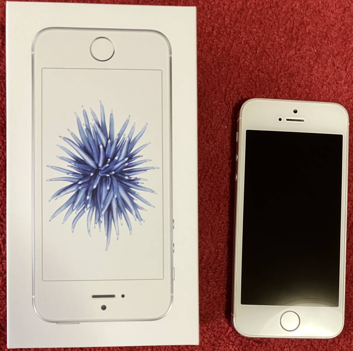 魅了 iPhone SE Silver 64 GB SIMフリー 3311 スマートフォン本体
