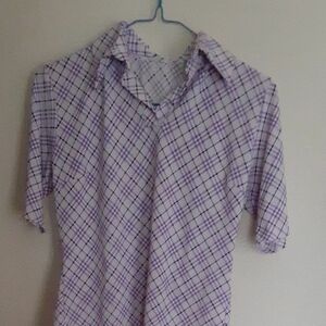 白地に紫のライン襟付き半袖