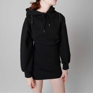 epine E embroidery hoodie onepiece black