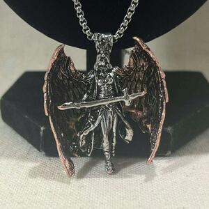  burn like .. wing ... hold large angel mi frog (mi is L ). metal necklace 