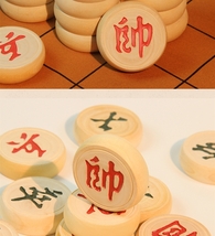 中国象棋 実木製駒 本格的家庭 学校用将棋セット 携帯レザー革棋盤面 チェスボード_画像4