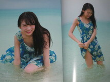 乃木坂46 秋元真夏 　ファースト写真集「真夏の気圧配置」特製３B両面ポスター入り　初版第1刷　帯付き_画像9