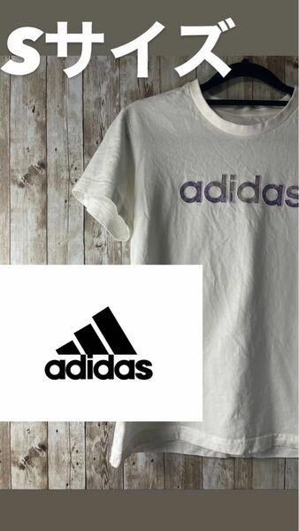 adidas美品！！白ロゴ入りTシャツ