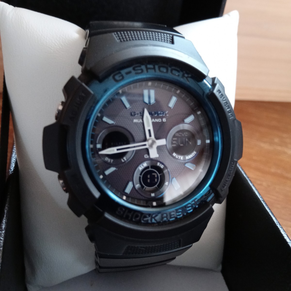 最新な GSHOCK awg m100 1AJF 定価24000円 新古 中古美品 箱付 腕時計 