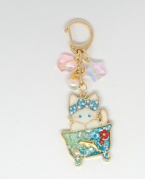 No40・お風呂ねこちゃんのキーホルダー・白ねこ・ハンドメイド・レジン・チャーム・バスタブ・海・イルカ