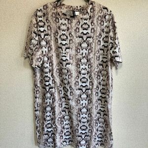 値下げしました 美品♪ H&M パイソン柄Tシャツワンピ　ロングTシャツ