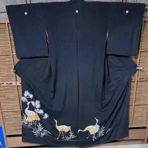 黒留袖 正絹縮緬地 比翼仕立て 松と流水に金糸銀糸の刺繍鶴柄 T22
