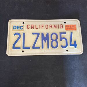 アメリカ　usa ナンバープレート　ライセンスプレート実物　車　雑貨　オブジェ　飾りインテリア　California カリフォルニア 854