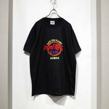 【USA製】L / HARD ROCK CAFE HAWAII ハードロックカフェ ハワイ 刺繍入り クルーネック デカロゴ Tシャツ 黒 ブラック 赤 黄緑色 美品！_画像2