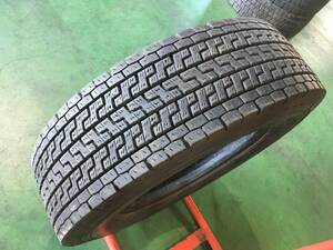 x097-3-2 ☆245/70R19.5 中古1本！ ヨコハマ 再生スタッドレス 残溝13ｍｍ♪ k40