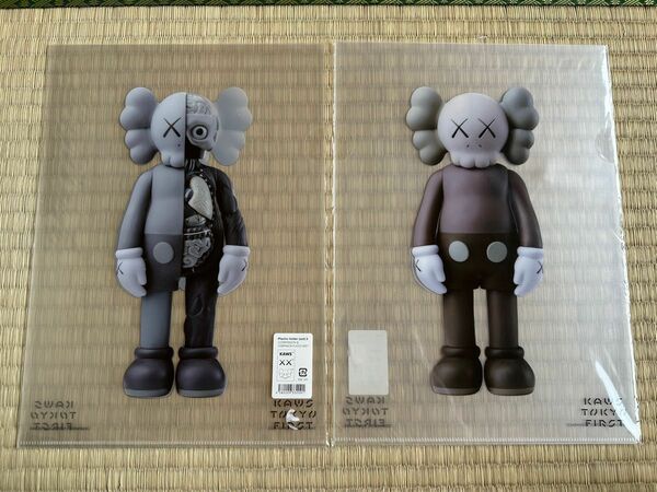Kaws Tokyo first クリアファイル A4サイズ 2枚組×2 