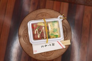 トイズスピリッツ ガチャ ざ・TAKE OUT 弁当マスコット2 【唐揚げチャーハン弁当】 ボールチェーン付き フェイクフード ミニチュアお弁当