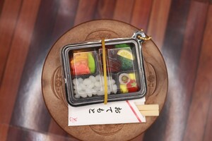 トイズスピリッツ ガチャ ざ・TAKE OUT 弁当マスコット2 【デラックスステーキ弁当】 ボールチェーン付き フェイクフード ミニチュアお弁当