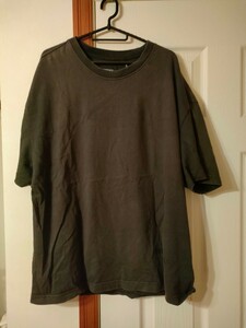 エッセンシャルズ　Tシャツ　Ｌサイズ