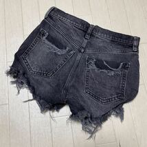 3562★ Abercrombie&Fitch アバクロンビー&フィッチ デニムパンツ ショートパンツ 24/00 レディース ブラック 切りっぱなし_画像2