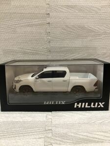 1/30 トヨタ 新型ハイラックス HILUX 後期 最新モデル　非売品 カラーサンプル ミニカー　スーパーホワイトⅡ