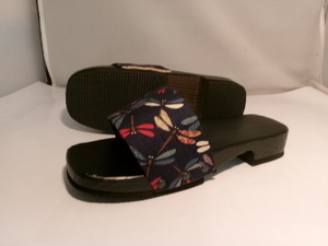  prompt decision man geta sandals geta izakaya pub. toilet line .. change to! feeling of luxury. exist black dragonfly pattern made in Japan pair. reverse side is no. 2. heart . garden put on footwear . free size 