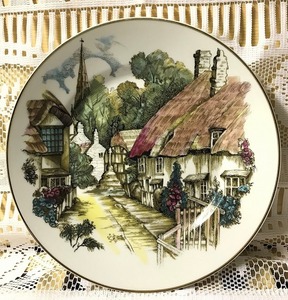 ヨーロッパで買い集めた趣味の物【ポルトガルの磁器工芸品「村の風景」絵皿】　