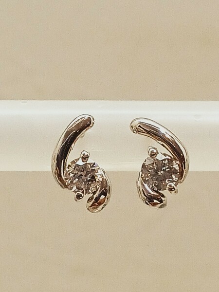  ☆K18wg★天然ダイヤ0.20ct☆ピアス☆54