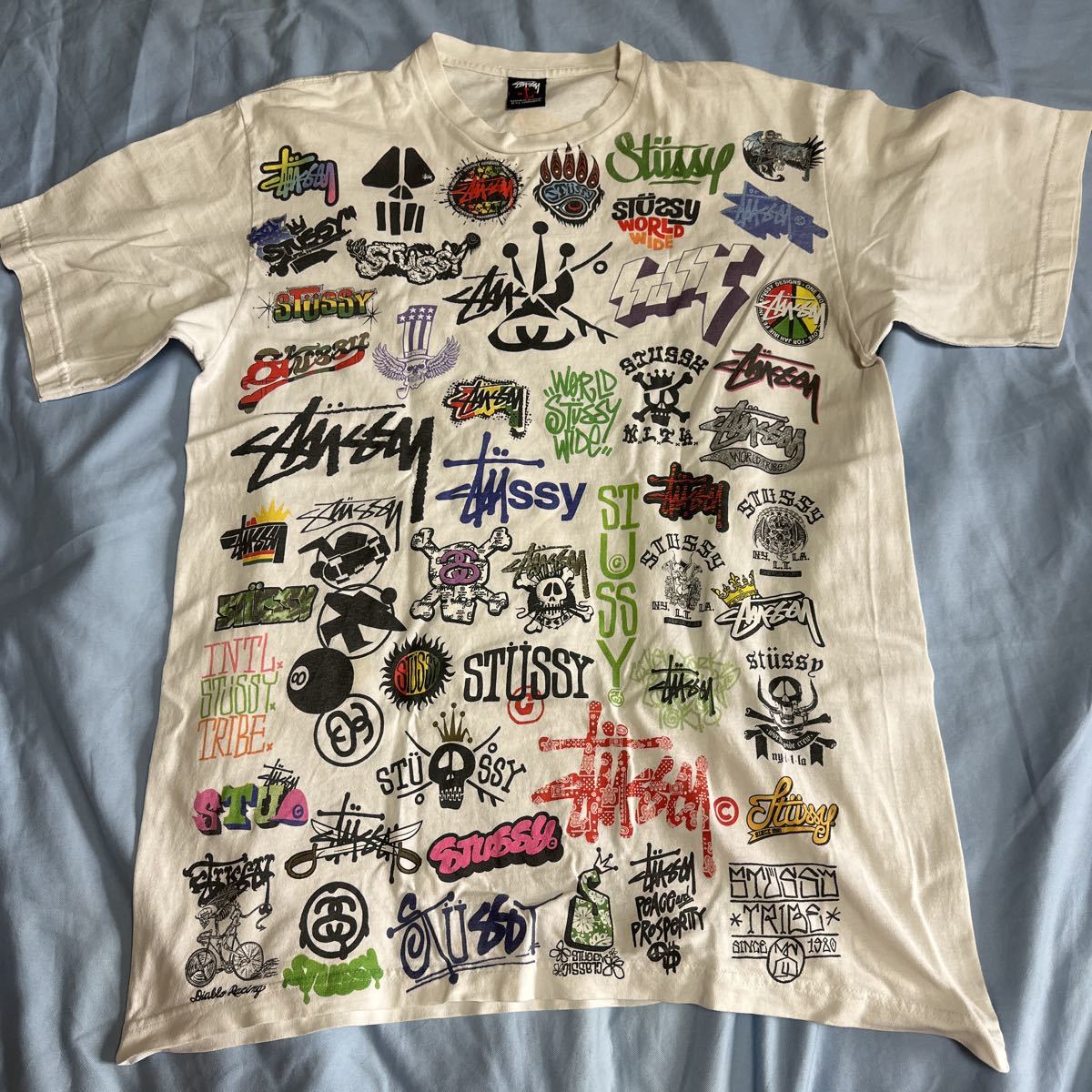 ヤフオク! -「stussy 総柄 tシャツ」の落札相場・落札価格
