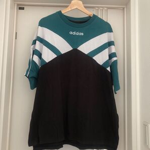 adidastシャツ
