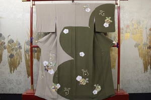 Art hand Auction Kimono Konjaku 5268 Spezielle Auswahl an Tsukesage, Oni Shibo Chirimen (bewacht), im Fass gefärbt mit Goldfaden, handbemalte Yuzen, Kamelie, Sho-Flöte, koto, Länge 162cm, Mode, Damen-Kimono, Kimono, Tsukesage