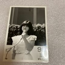 □中森明菜 生写真 モノクロ E判サイズ スローモーション デビューイベント_画像1