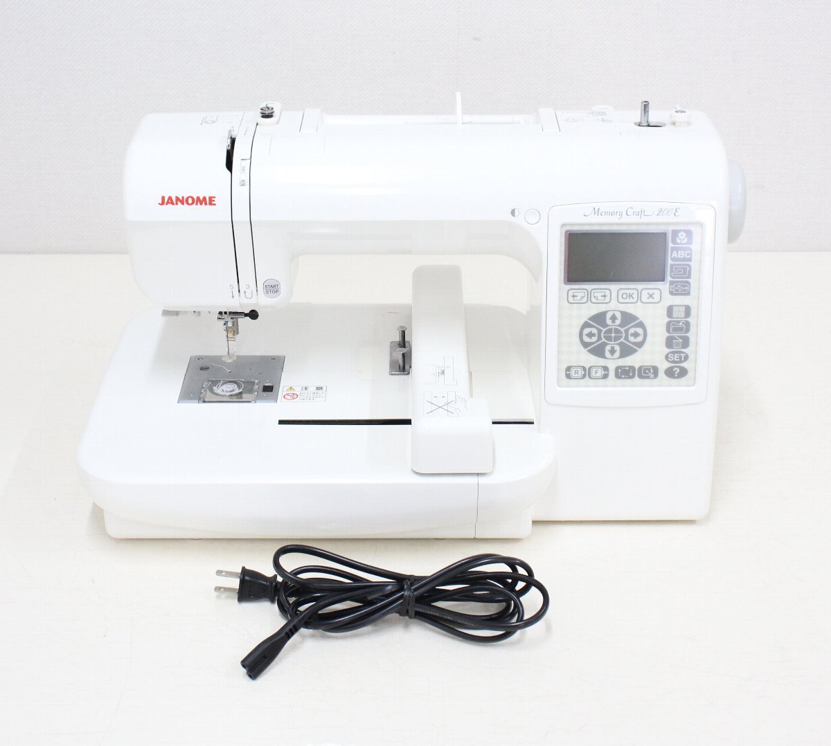刺繍ミシン、ジャノメメモリークラフト200E(856型)刺繍専用ミシン作動