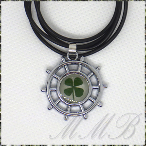 [PENDANT NECKLACE] Real Four Leaf Clover 四葉のクローバー 船のハンドル ステアリングホイール 舵輪 ペンダント ネックレス